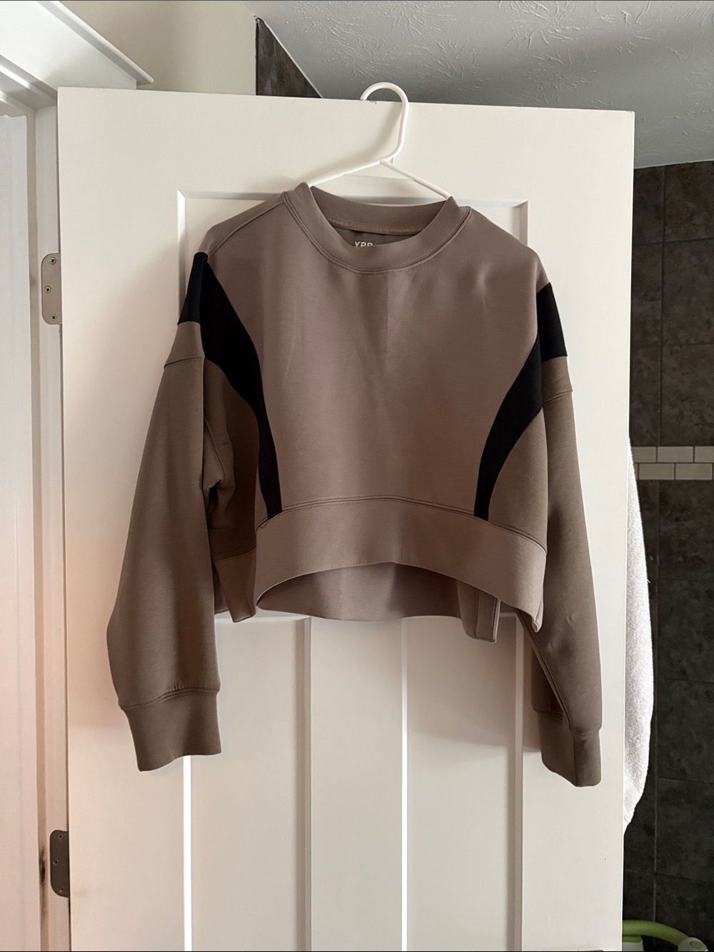 YPB Abercrombie & Fitch Taupe Cropped Sweatshirt Small